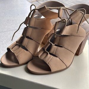 Hinge Leather/Wood Heel Sandals